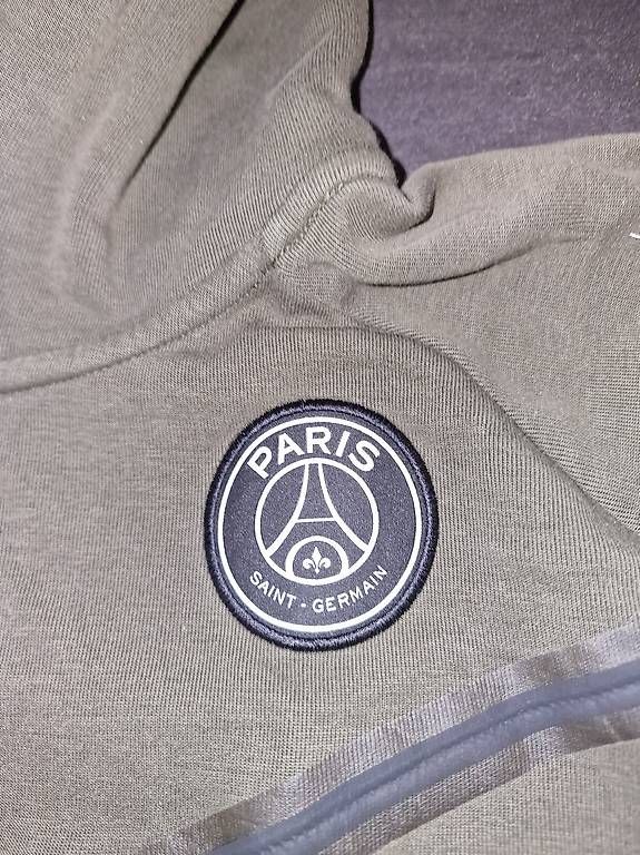 Nike Giacche: Nike Tech Fleece Jacke PSG – Usato da Steinhausen venduto da ladisci 2