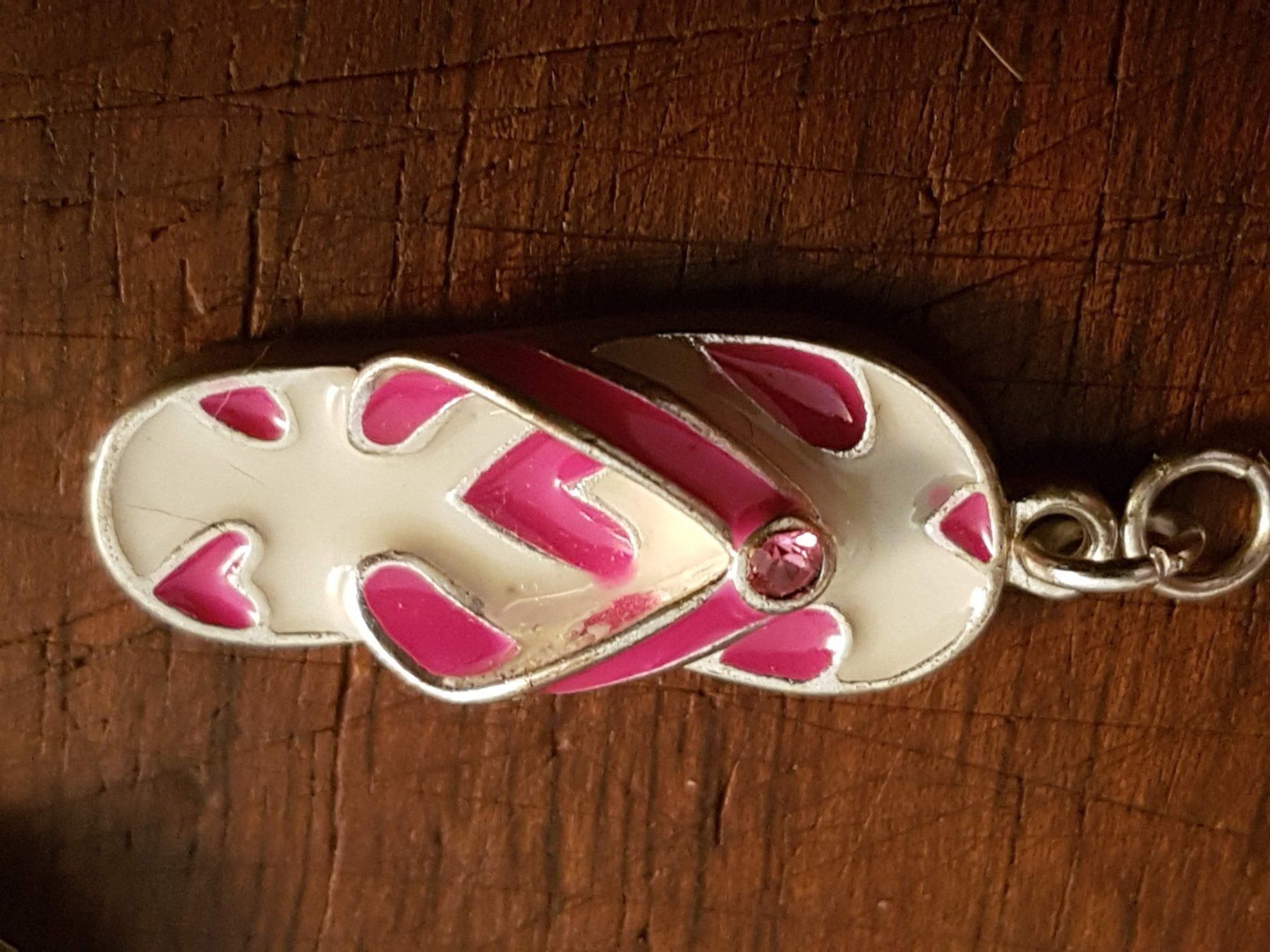 Ohrringe & -stecker: Ohrringe Flipflops Emaille rosa weiss silberfarben – Gebraucht aus Ettingen von Maranathatalitha 1