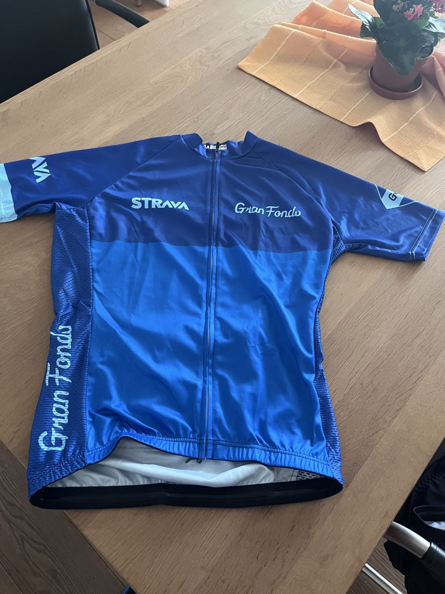 Canottiere & Pantaloni: Velotrikot mit Hosen – Nuovo e nell'imballaggio originale da Wangen SZ venduto da Jeackli