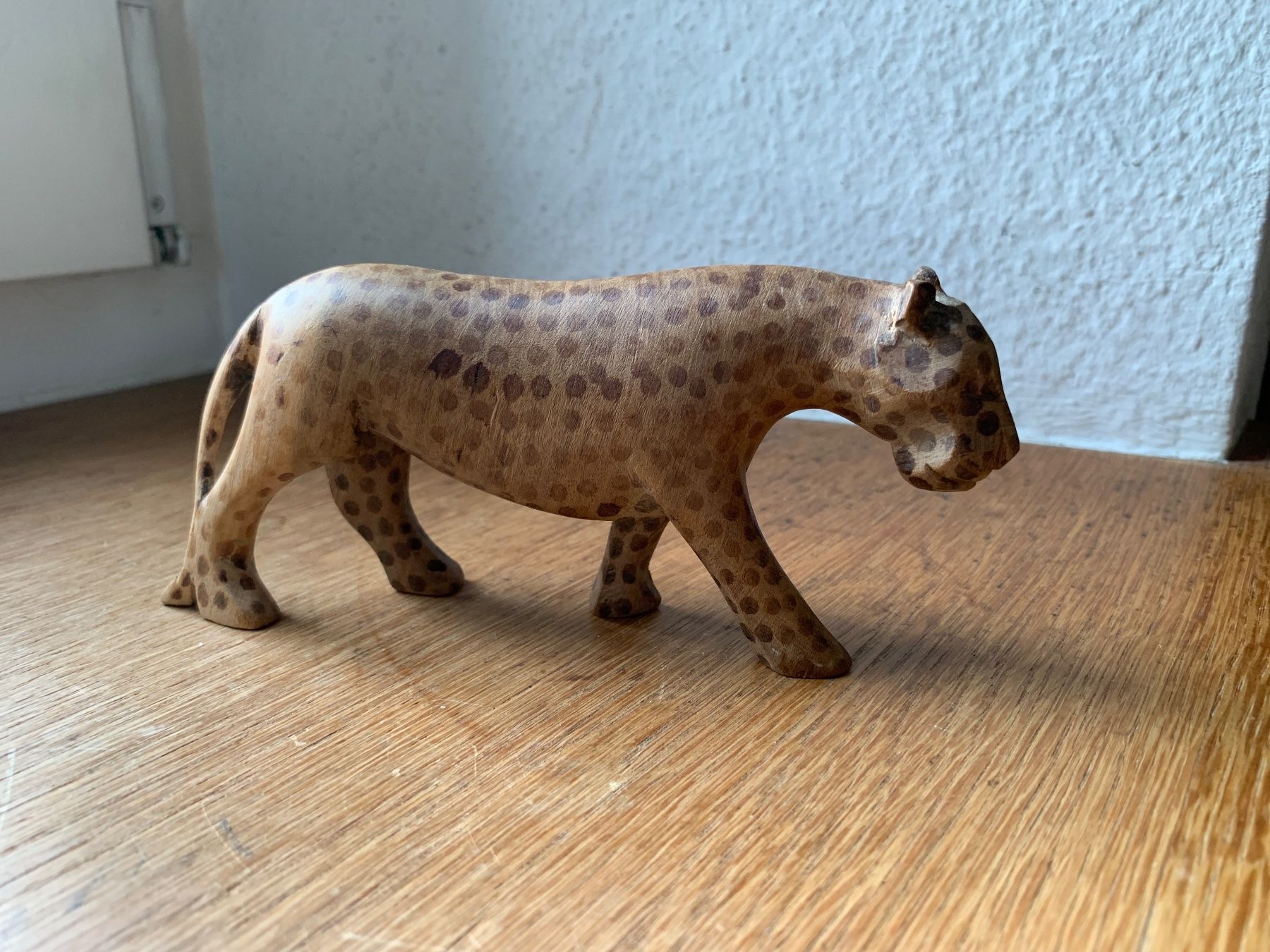 Statuette: Vintage Holzfigur Leopard handgeschnitzt – Usato da Richterswil venduto da Moii89