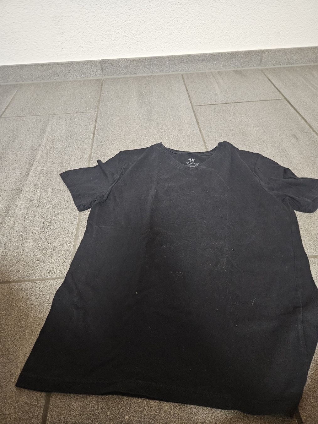 H&M Hemden, T-Shirts & Polos: Schwarzes H&M T-Shirt  gebraucht – Neu (gemäss Beschreibung) aus Oftringen von StefanieR