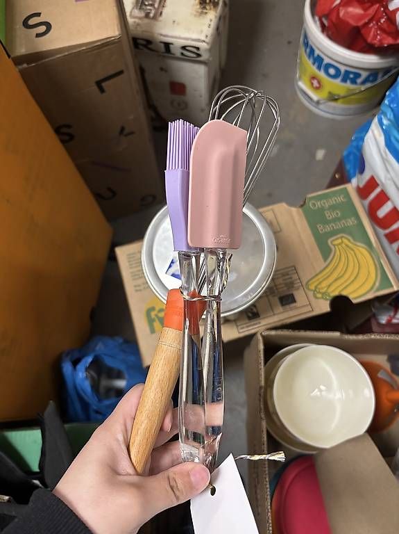 Komplettküchen: Accessoires de cuisine jamais servis – Gebraucht aus Servion von tat_rpx8