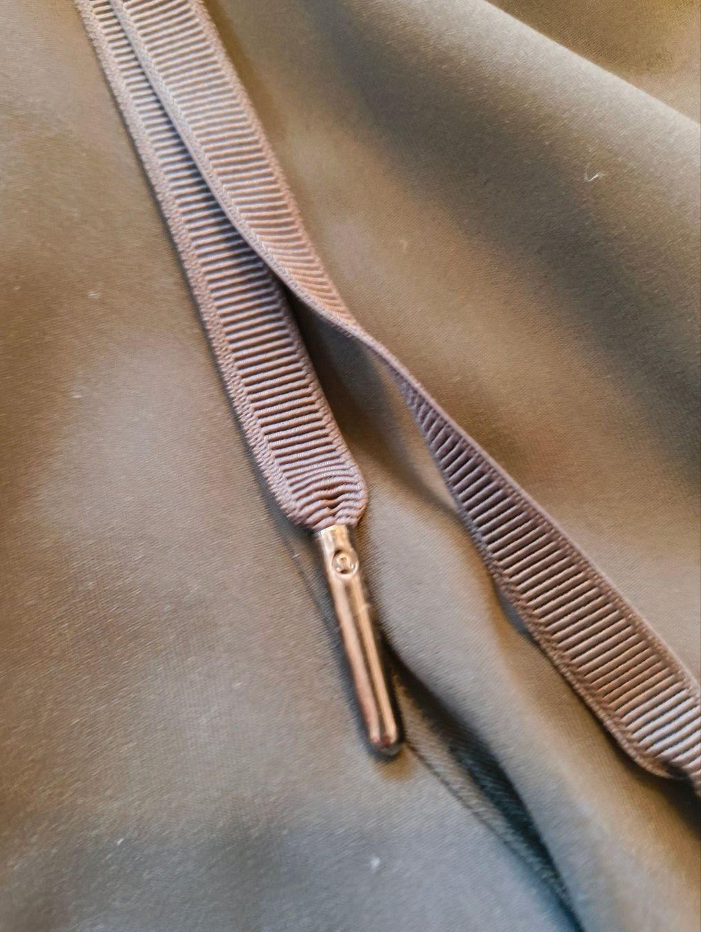 Lululemon Pantaloni: Lululemon On Thre Fly Pants Dark Olive Gr 6 – Usato da Stein am Rhein venduto da DaOhana 4