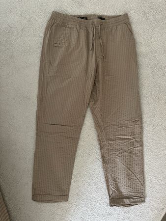 Vero Moda dünne Stoffhose in Braun Grösse M