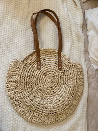 Round Straw Bag with Leather Handles - Perfect Summer Access