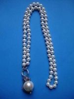 Perlenkette mit Drachen/Perlenanhänger
