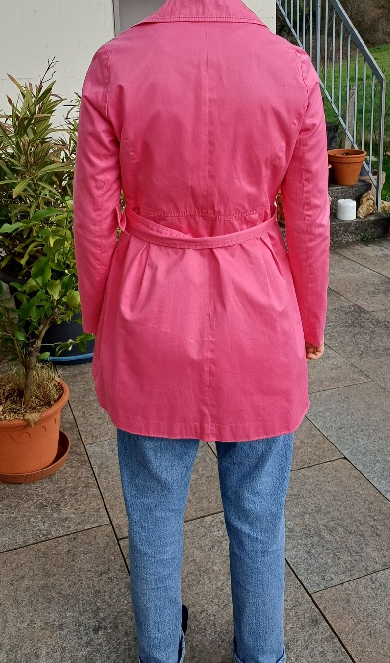 Cappotti: Lachsfarbener Trench Coat Avant Premiere – Usato da Basel venduto da klaraleoni 1