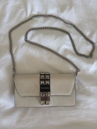 Prada Wallet on Chain
