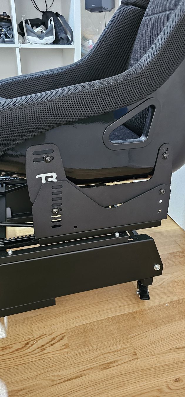 Logitech Controller: komplettes Sim Rig Logitech  – Usato da Schlieren venduto da huiop2 8