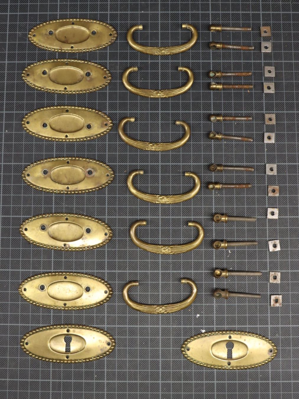 Ferramenta: Komplettes Jugendstil Kommodengriffe-Set – Usato da Emmetten venduto da Super008