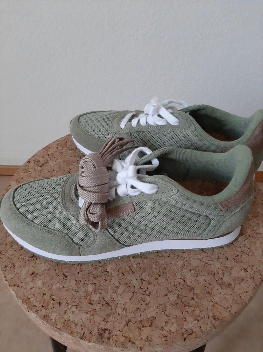 Scarpe da donna: Schuhe Woden - Sneaker low olive – Usato da Zürich venduto da Schela31 7