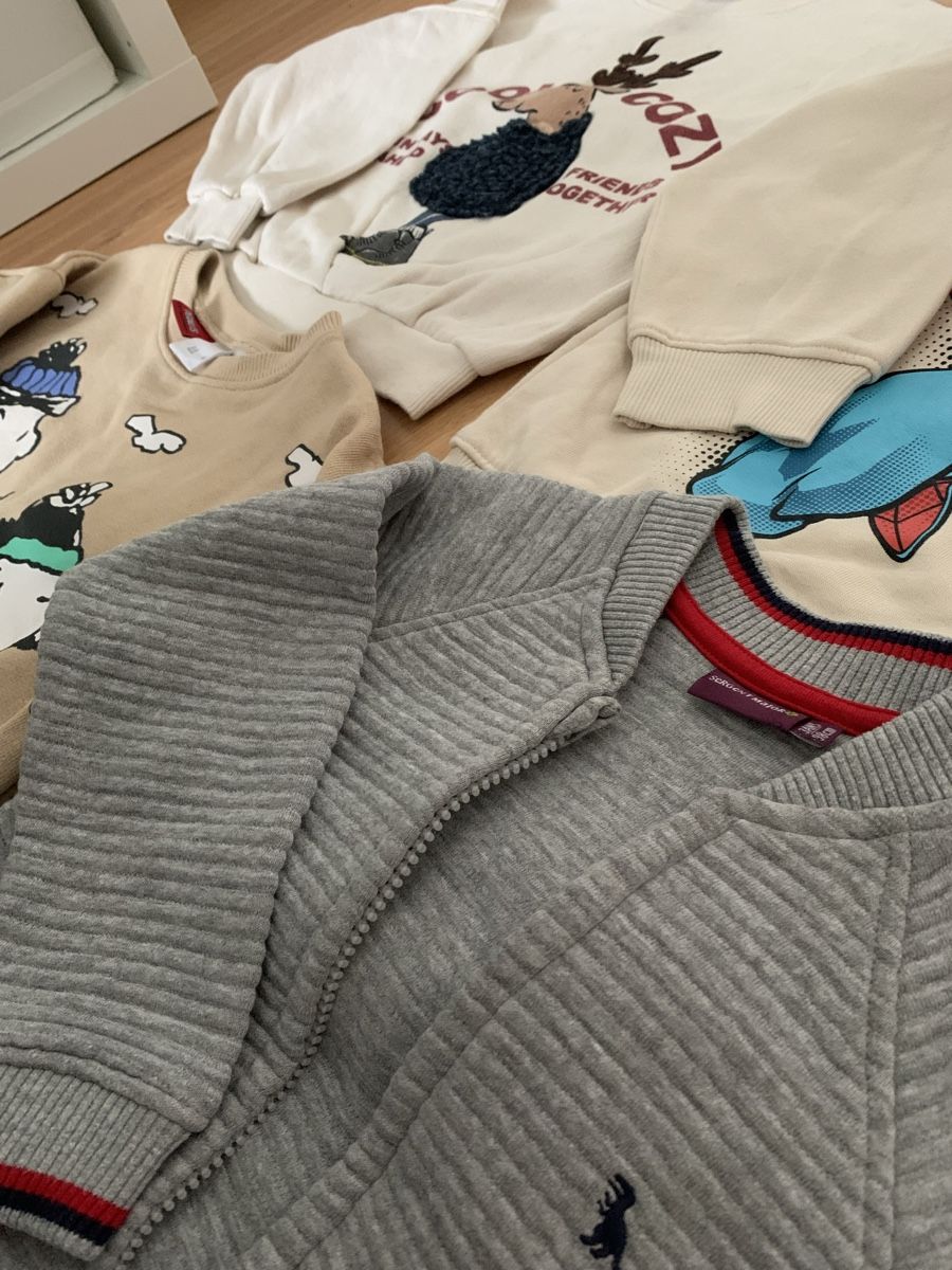 Maglioni & Felpe: Kinder-Sweatshirt – Usato da volketswil venduto da Sisi521 5