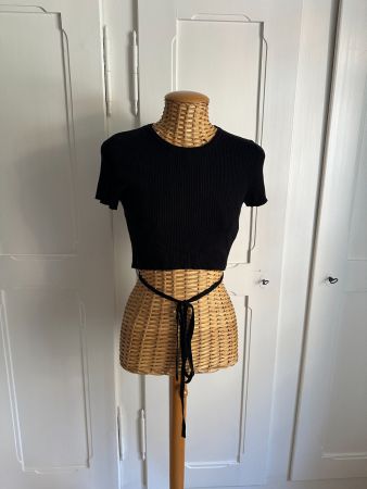 BERSHKA - cropped T-Shirt schwarz gerippt L
