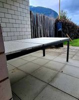 Gartentisch mit Granitplatten