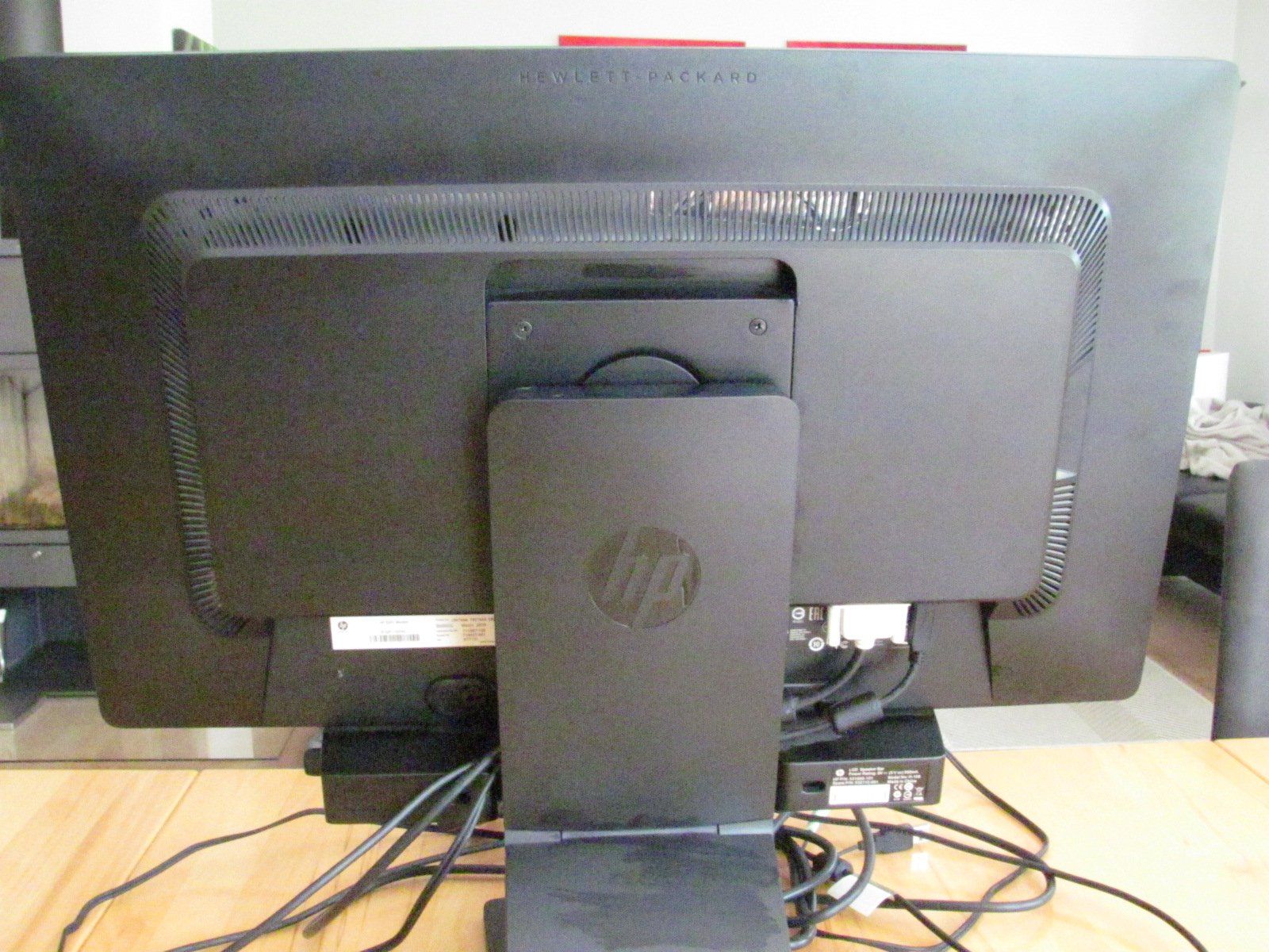 Hewlett Packard Monitor: Bildschirm HP – Usato da Uznach venduto da Bimbolino 1