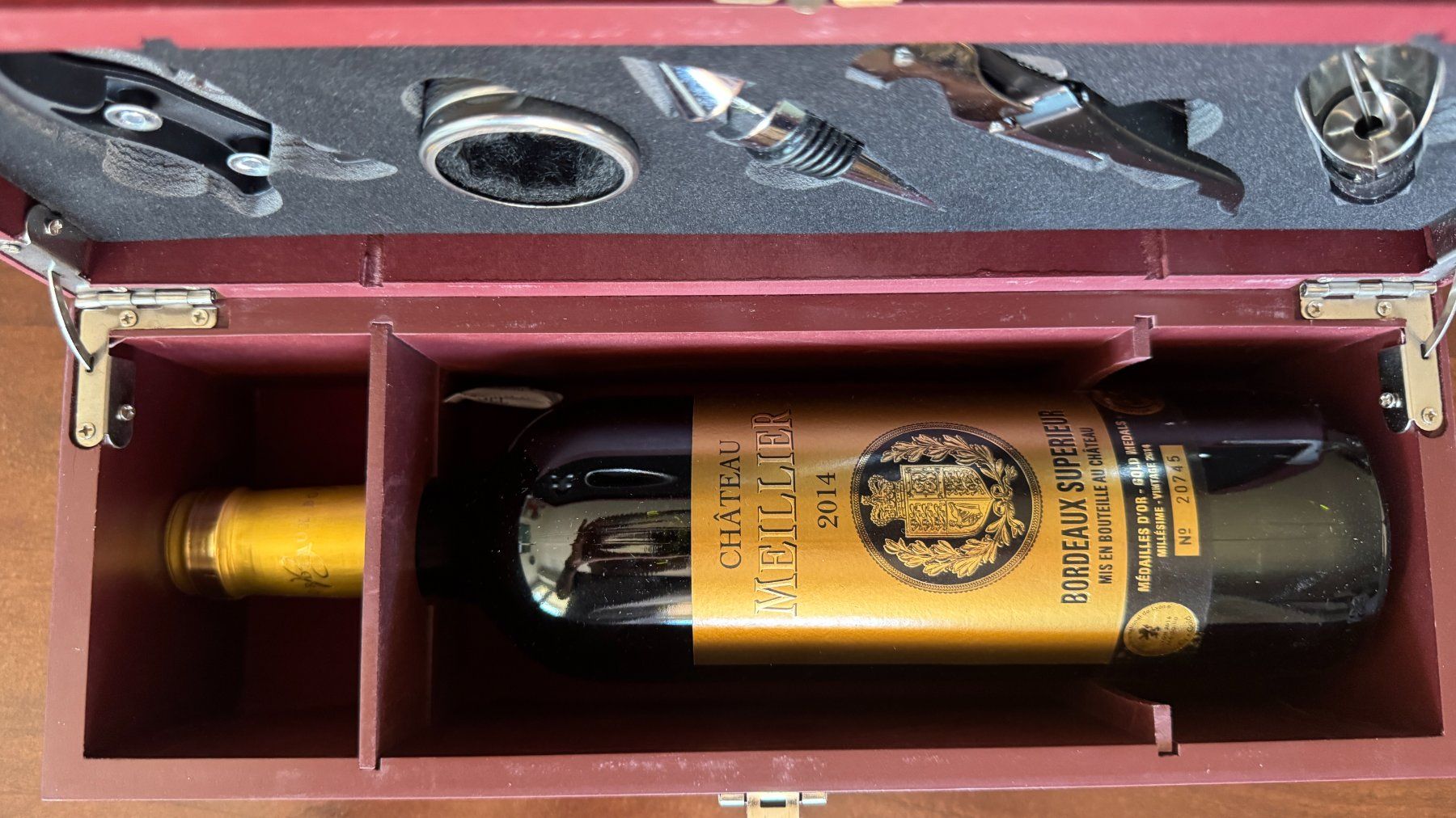 Vino: Bouteille vin Bordeaux 2014 et accessoires – Nuovo (secondo la descrizione) da St-Sulpice VD venduto da babou79 2