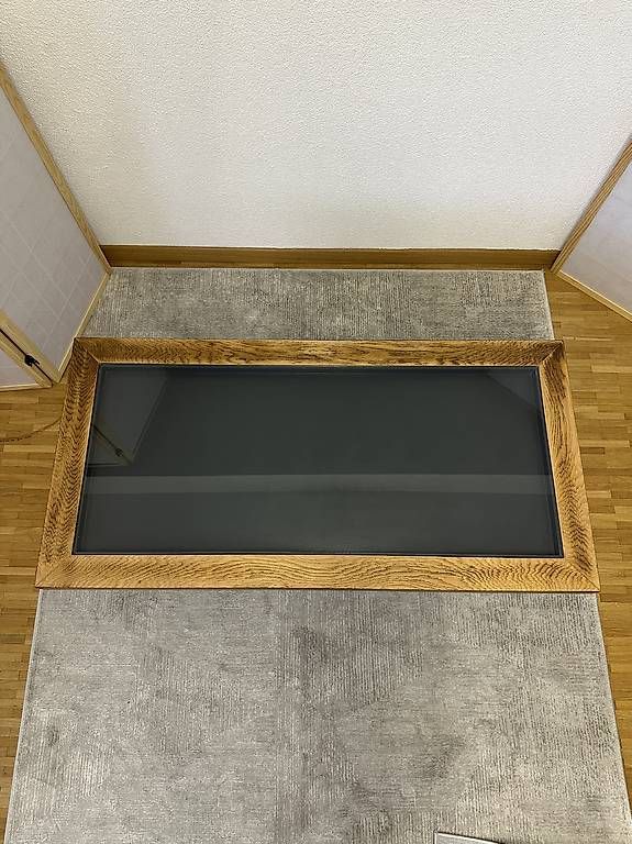 Tavoli: Couchtisch mit Glasplatte & anthrazitfarbener Ablage – Usato da Effretikon venduto da bek_6sgb 1