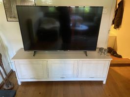 Schönes Sidebord mit viel Stauram