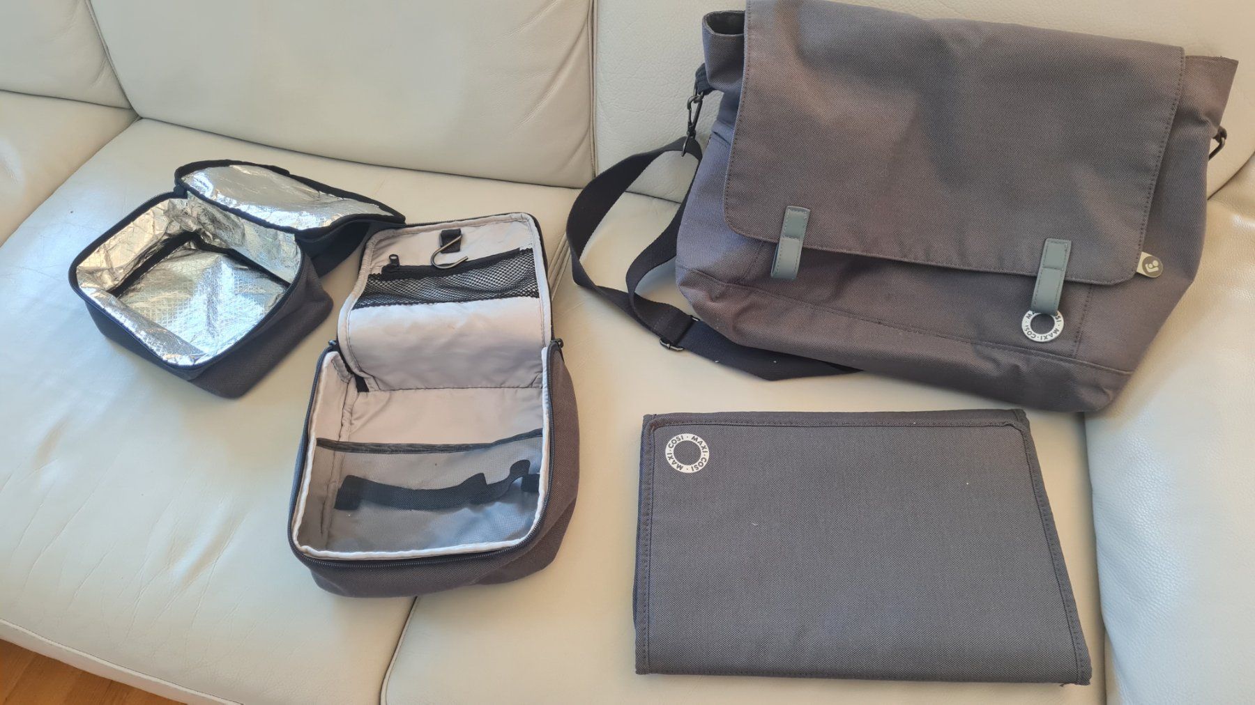 Taschen: Lässige Wickeltasche mit Zubehör – Gebraucht aus Zürich von afa_h6fz