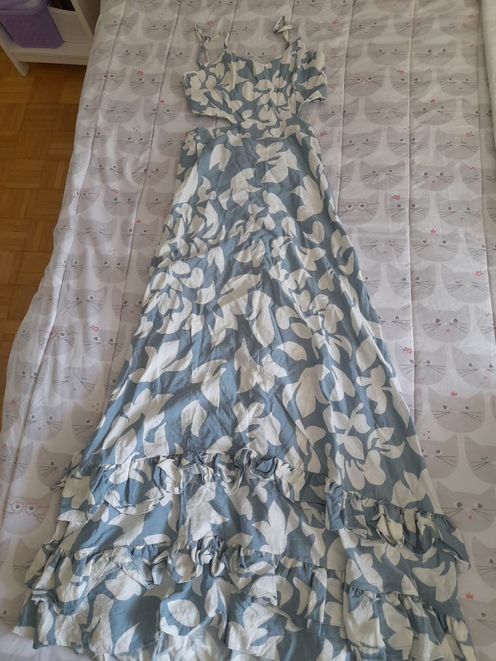 Kleider: Dress – Gebraucht aus Genève von gal_x6ln