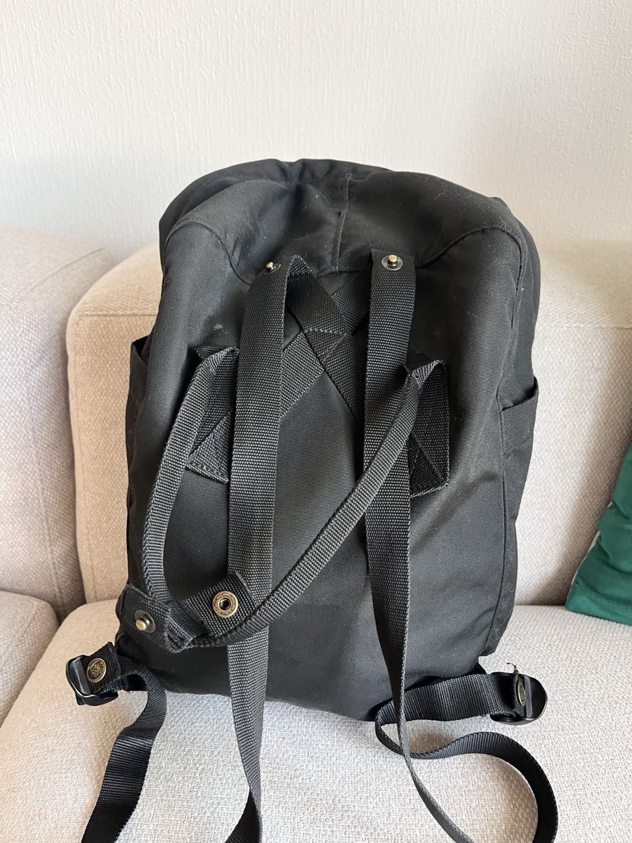Fjällräven Sacs à dos: Fjallraven Kanken Backpack Black Good Condition – D'occasion à Lausanne par Danash 2