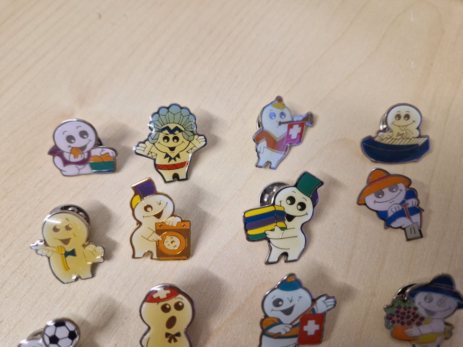 Plaketten & Abzeichen: 20 pins – Gebraucht aus Mezzovico von maemy 1