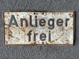 Anlieger frei