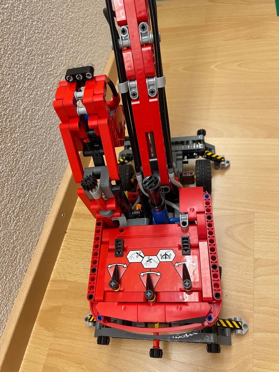 Lego Giocattoli: Lego Technic Umschlagbagger 42144 ab 1.- – Usato da Fischingen venduto da black_flat6 1