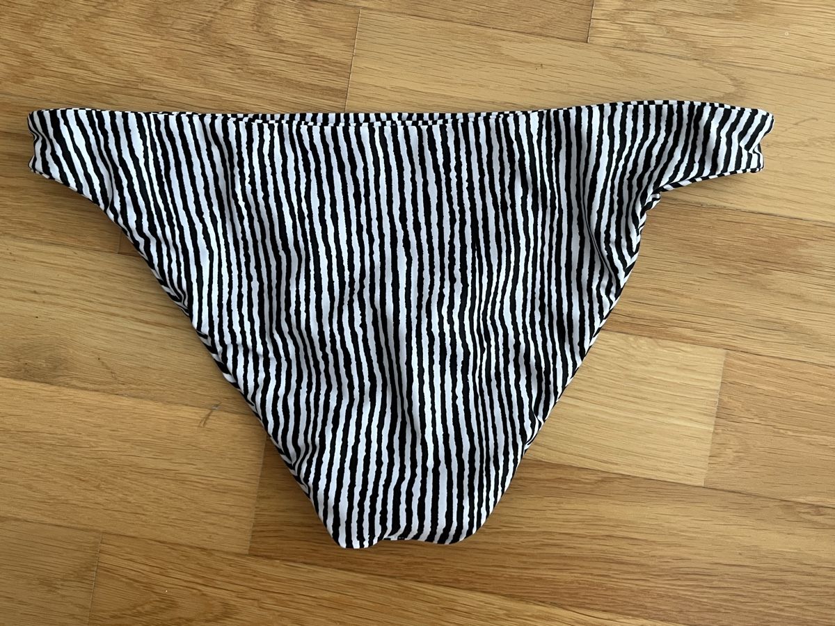 Costumi da bagno & Bikini: Bikini gestreift schwarz/weiss Grösse S – Usato da Frauenfeld venduto da heyLani 2