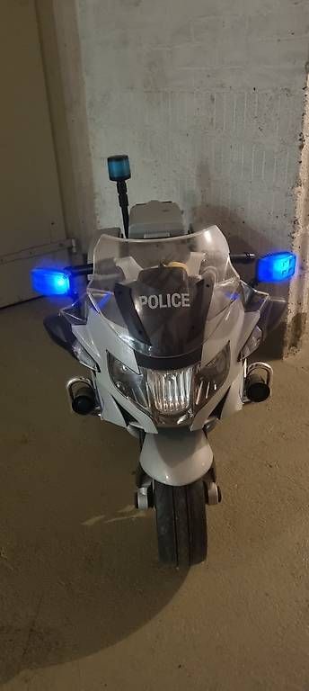 Fahrzeuge für Kinder: Bmw Polizei Kindermotorrad – Gebraucht aus Landquart von Predi91 3