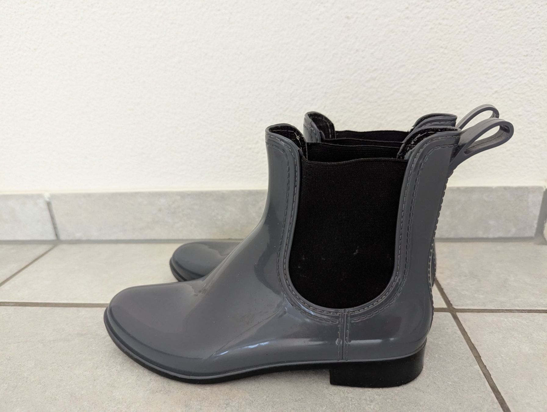 Scarpe da donna: Gummistiefel grau Gr. 37 – Usato da Männedorf venduto da gooddeal123