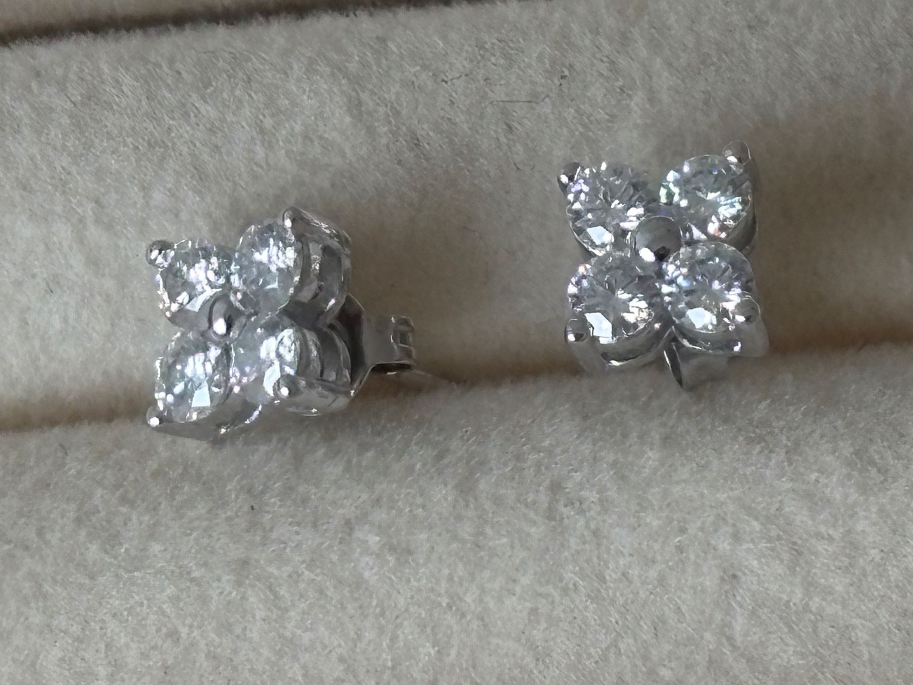 Orecchini pendenti & Orecchini a lobo: Luxus Elegante Zirkonia Ohrstecker Ohrschmuck  Farbe:Silber – Nuovo (secondo la descrizione) da Biel-Bienne venduto da Roserosse13 1