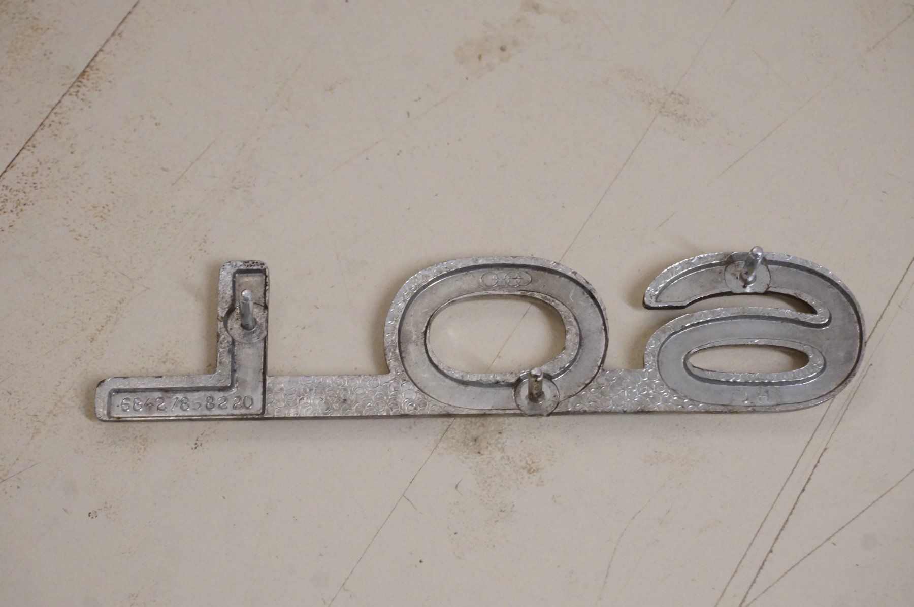 Audi Placchette & Badge: Badge Audi 60L – Usato da Ependes VD venduto da Cartonabanane 2