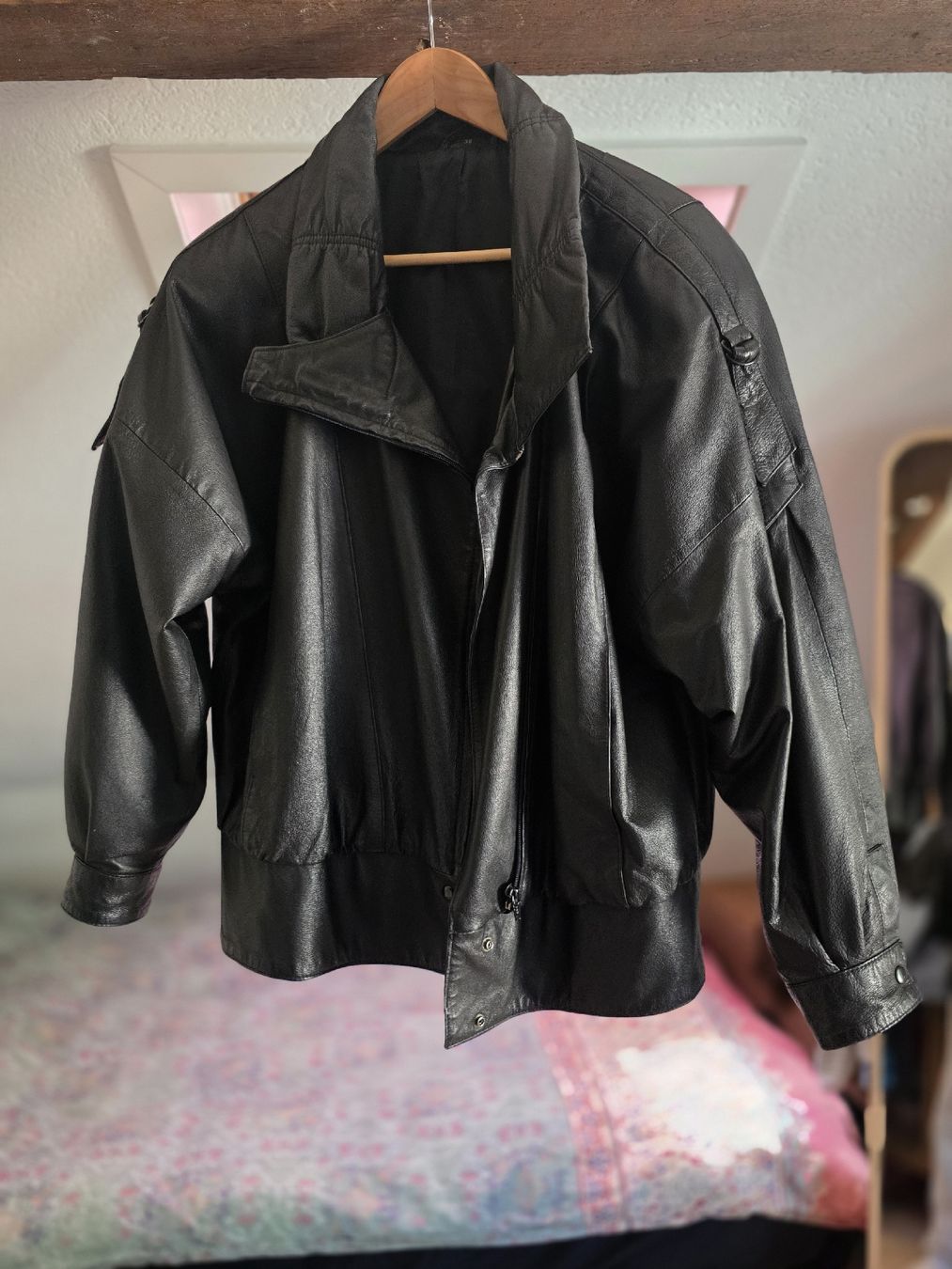 Jacken: Vintage Lederjacke Gr 38 – Gebraucht aus Interlaken von NataliiaS