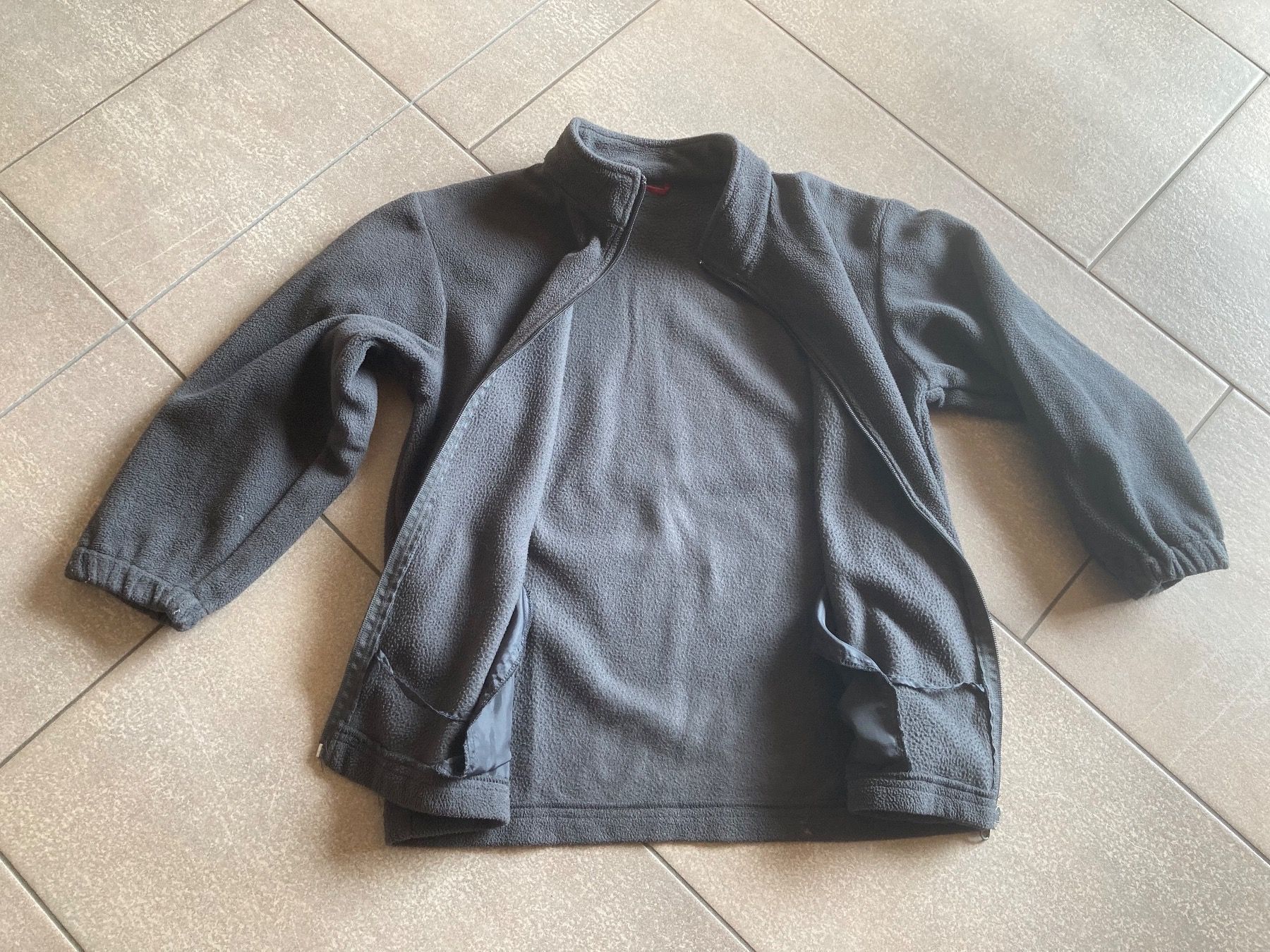 Jacken & Mäntel: Faserpelz-Jacke Gr. 134/140, grau – Gebraucht aus Mosnang von Kusli09 1