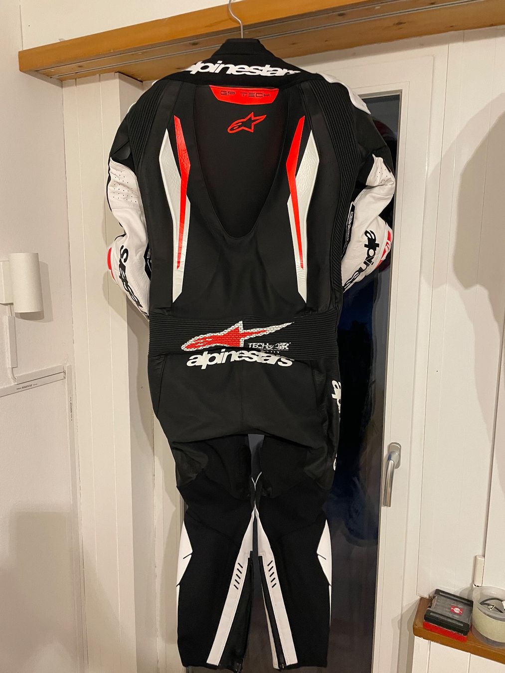 Alpinestars Completi, tute sportive e funzionali: Alpinestars GP Tech V5 perforiert – Nuovo (secondo la descrizione) da Einigen venduto da ZA43 3