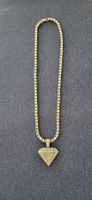 Halskette mit Diamant-Anhänger und vielen Glitzersteinen