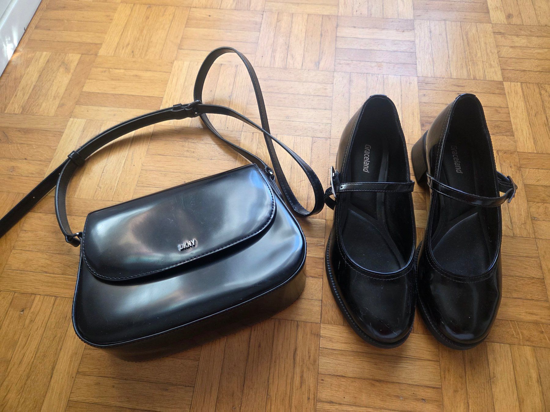 Chaussures femmes: Schuhe Gr. 39 plus schwarze Handtasche – D'occasion à Basel par Roundtrip