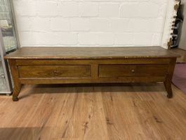 Rustikaler Couchtisch / Fernsehtisch mit Schubladen, Holz