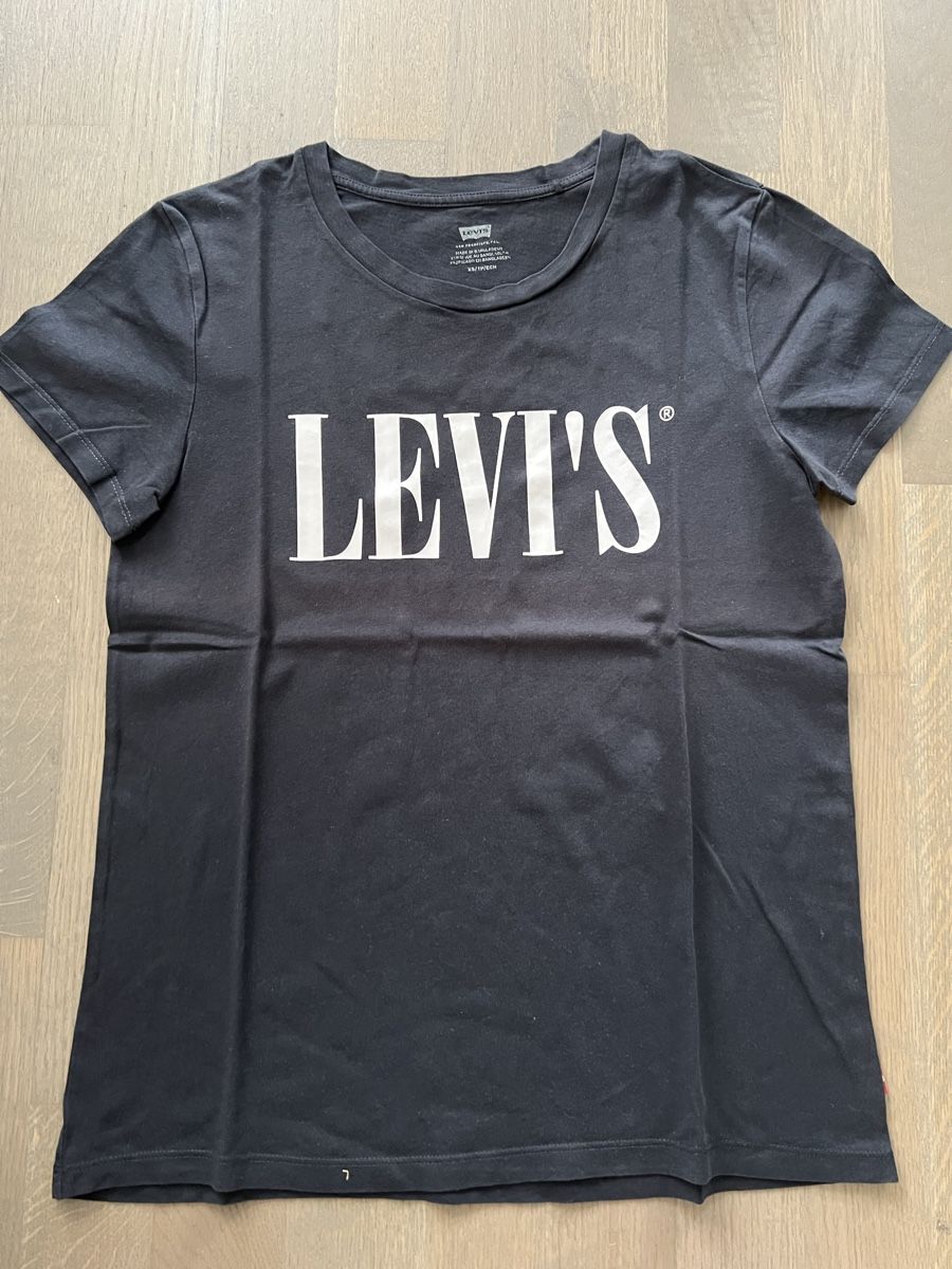 Levi's T-shirt: Schickes Levi's T-Shirt – Usato da Kriens venduto da Krienserin_T 1