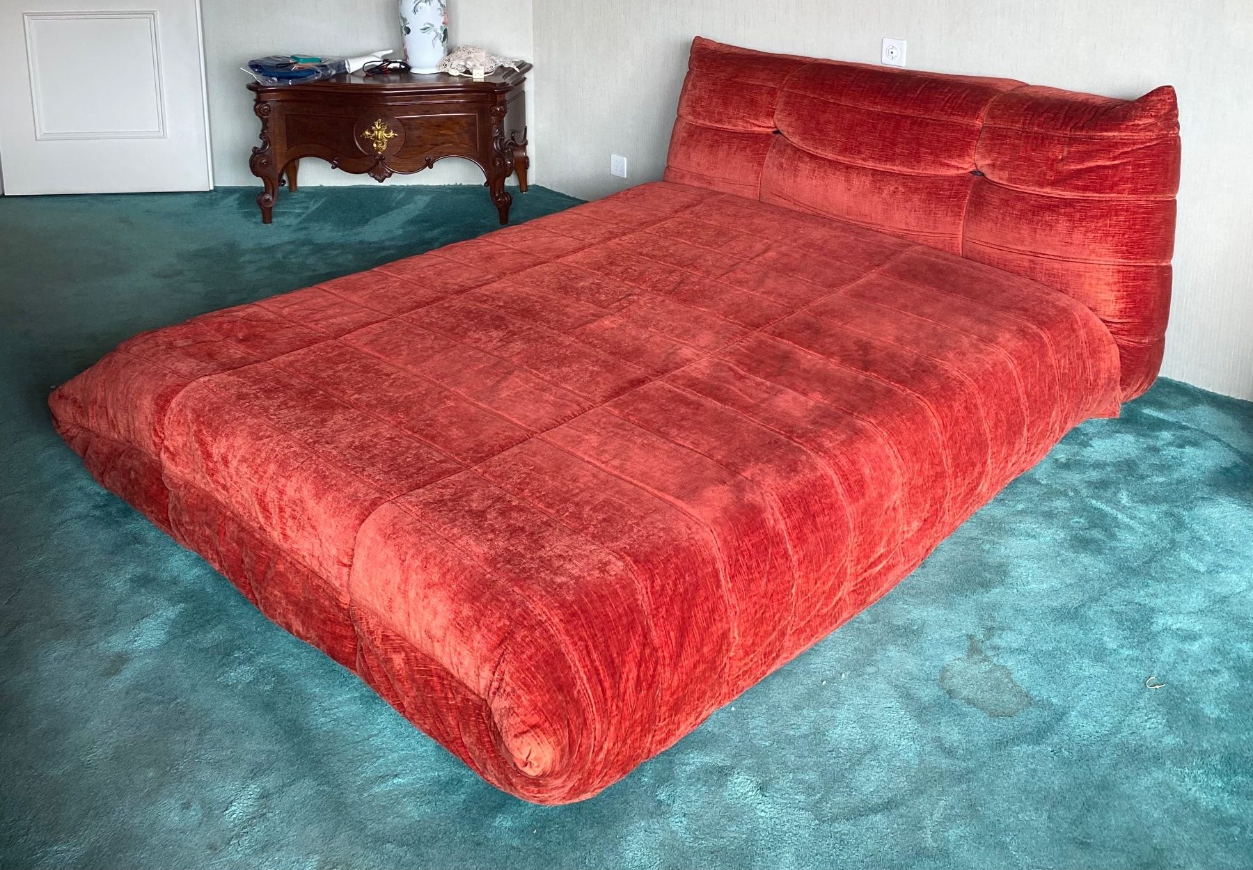 Ligne Roset Letti: Lit Ligne Roset modèle Togo – Usato da Porrentruy venduto da rcortesi