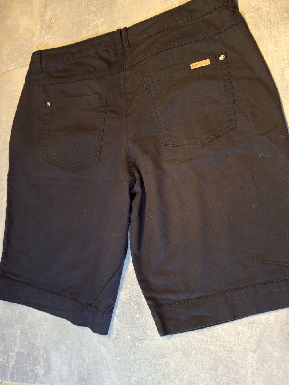 C&A Pantaloni: Short noir taille 44 marque C&A – Usato da Villiers venduto da san_jn5w 1