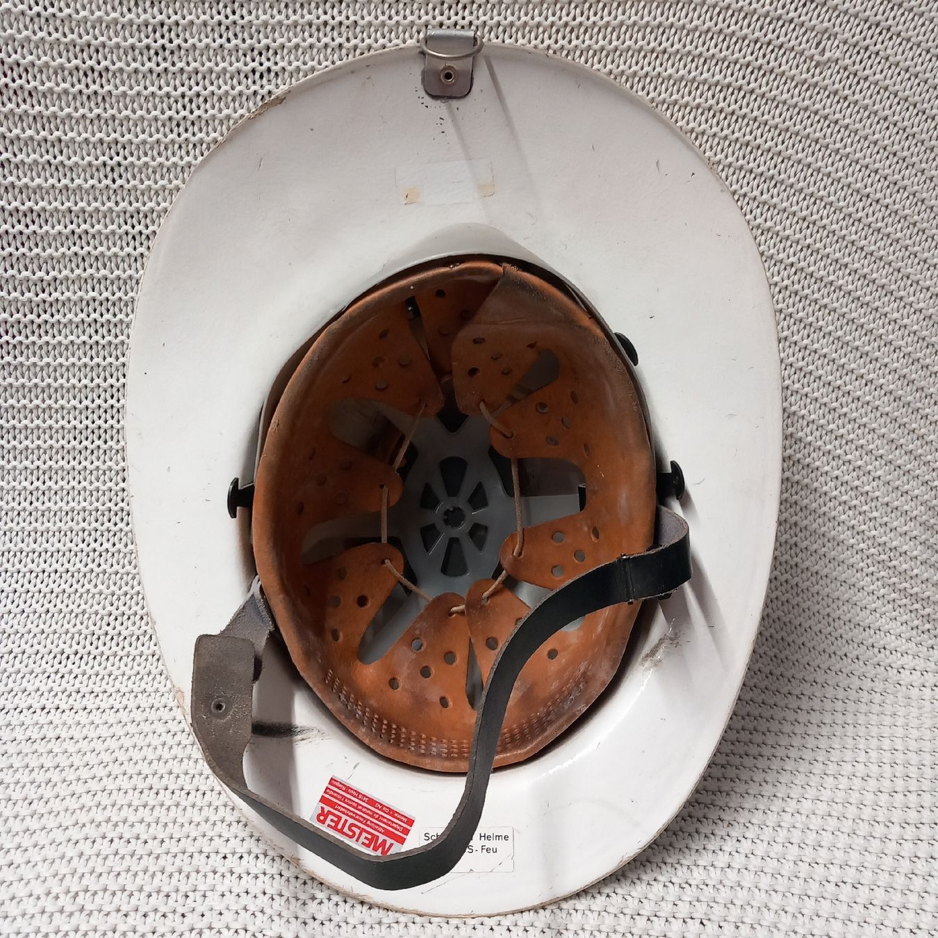 Pompieri: Alter Feuerwehrmann Helm Mühlethurnen – Usato da Gwatt (Thun) venduto da umwelt-brocki 4