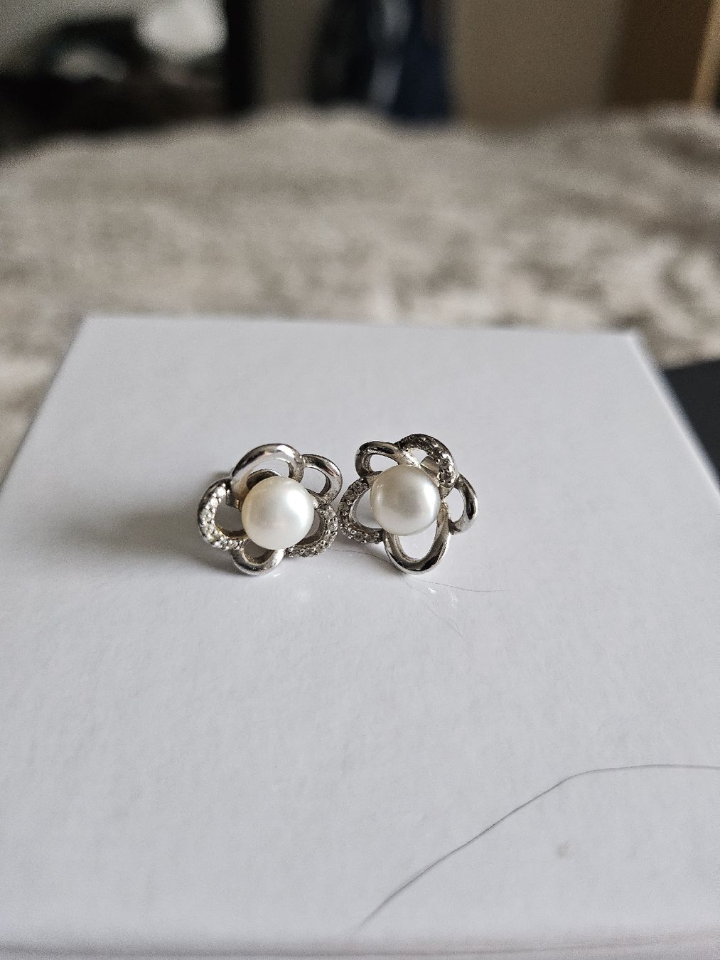 Orecchini pendenti & Orecchini a lobo: belles boucles de chez L'Exotique – Nuovo (secondo la descrizione) da La Tour-de-Peilz venduto da mar_2r26