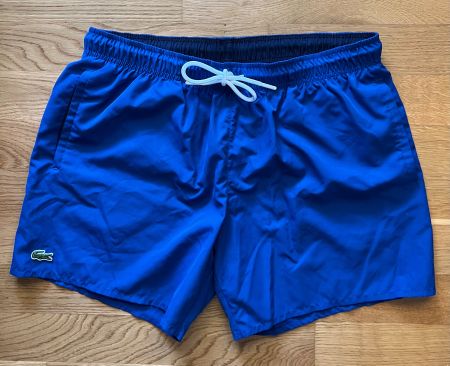 Lacoste Badehose, Grösse L, Blau - Perfekt für den Sommer!