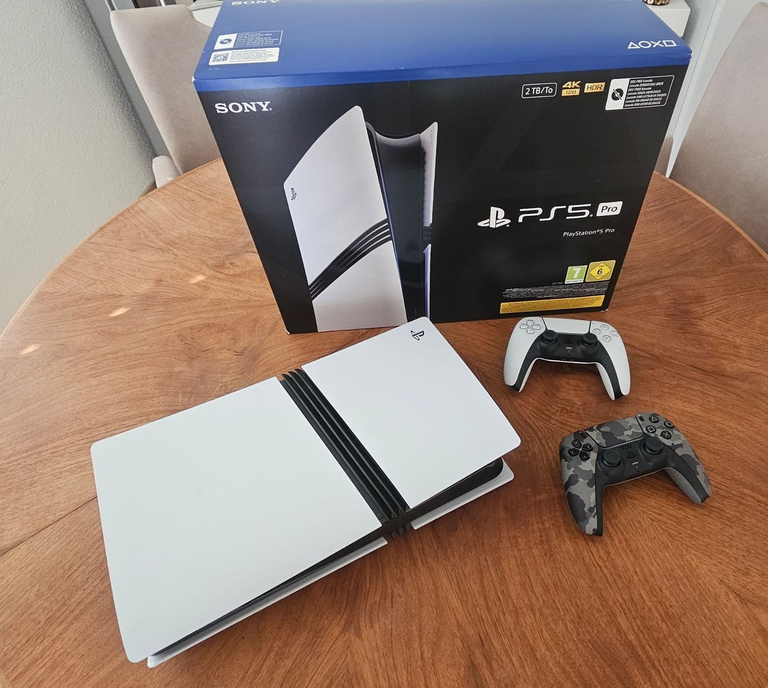 Sony Console: Playstation 5 Pro + 2. Joypad – Usato da Walchwil venduto da DigitalGalaxy