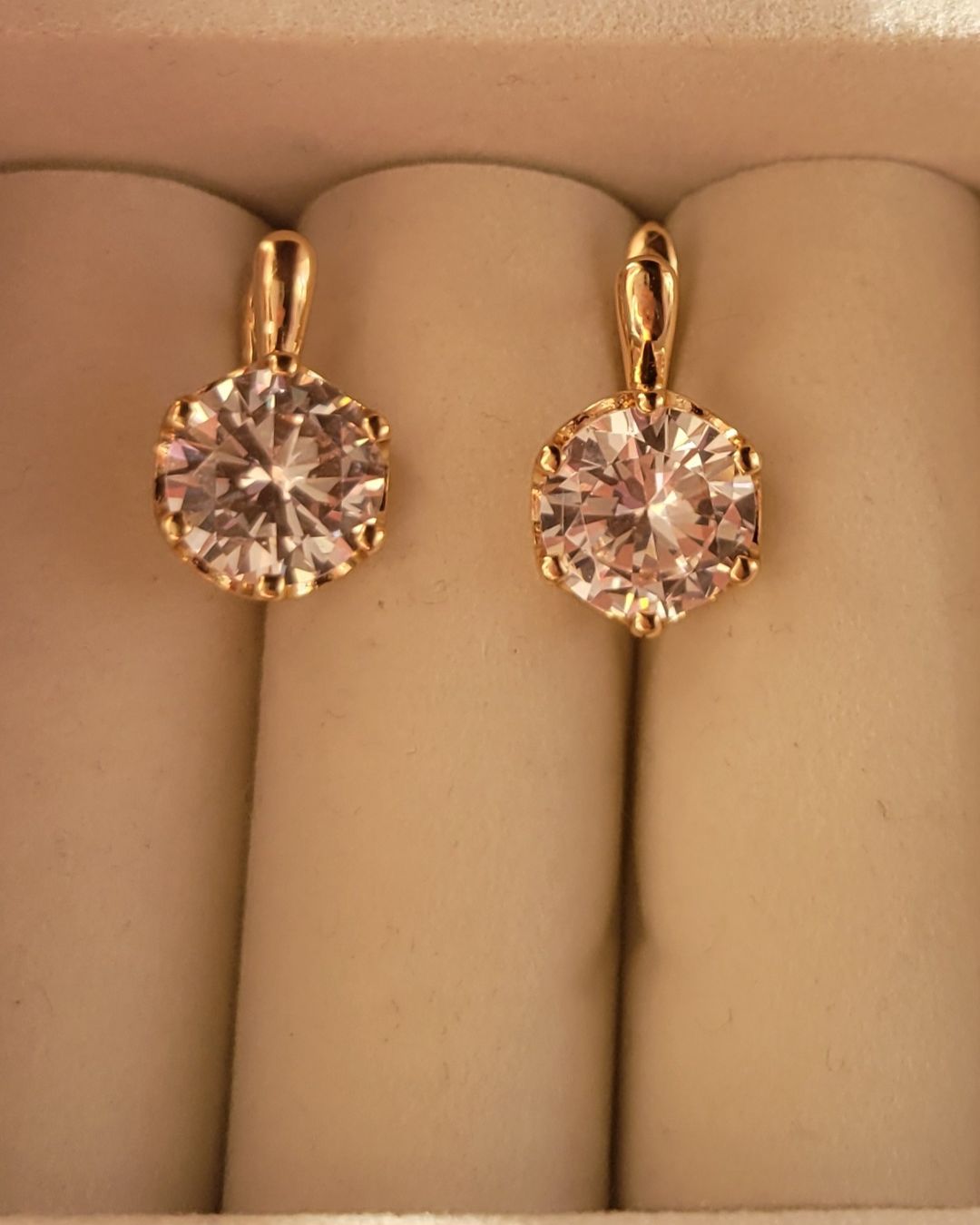 Orecchini pendenti & Orecchini a lobo: Boucles d'oreilles en plaqué or et zircons – Nuovo (secondo la descrizione) da Bernex venduto da Dariafr 7