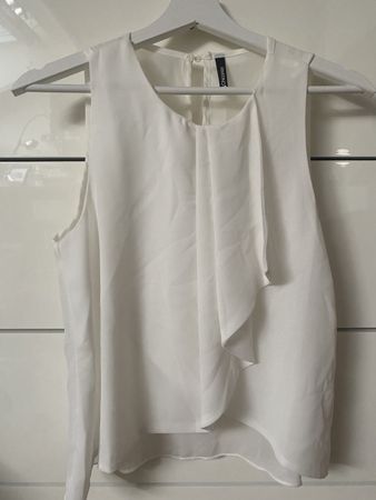 Weisse Sommerbluse Gr. XS mit Rüschen