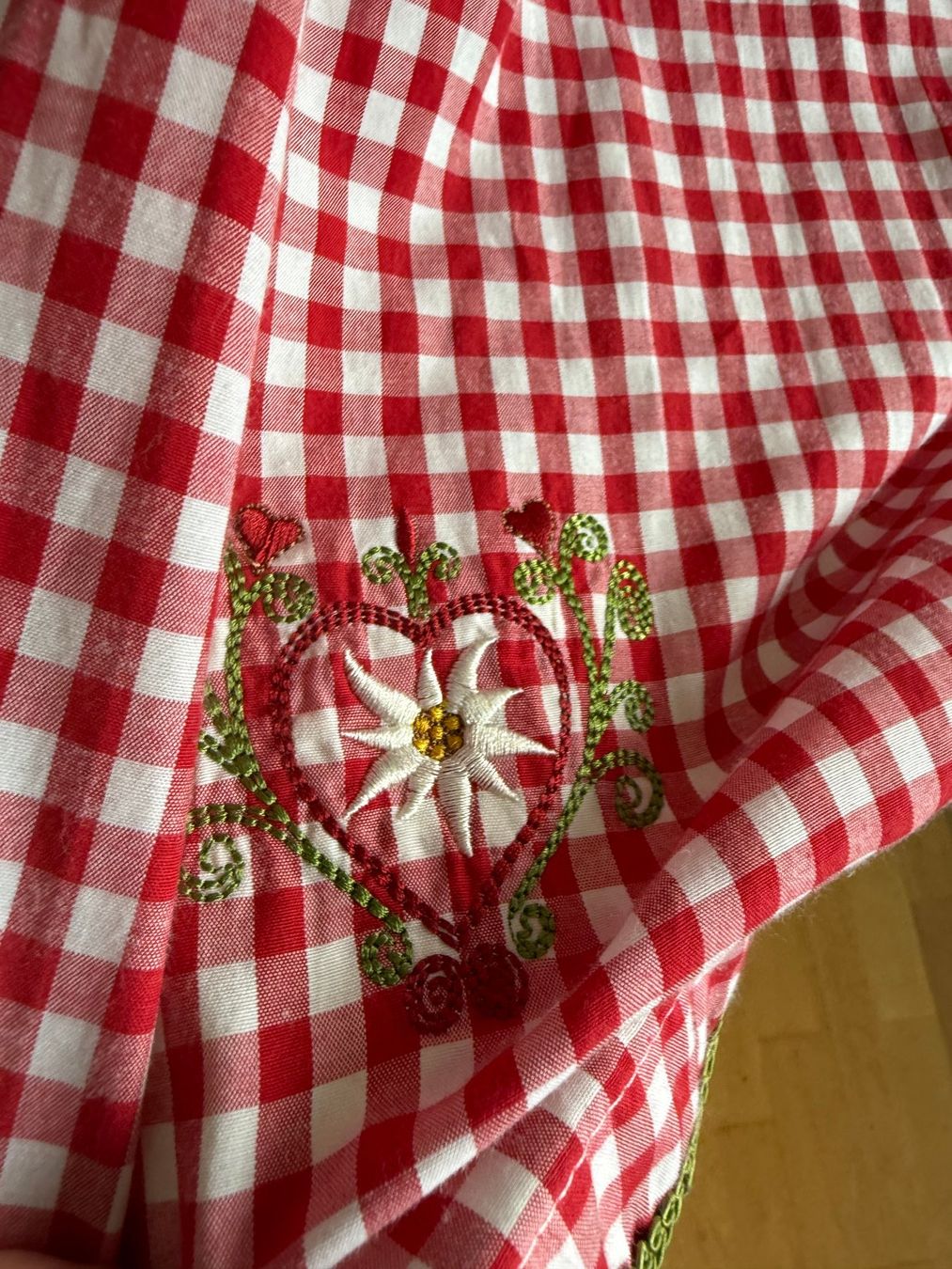 Costumi: Dirndl Gr. 36 von Bayer Madl – Usato da Kirchdorf AG venduto da coco123 3