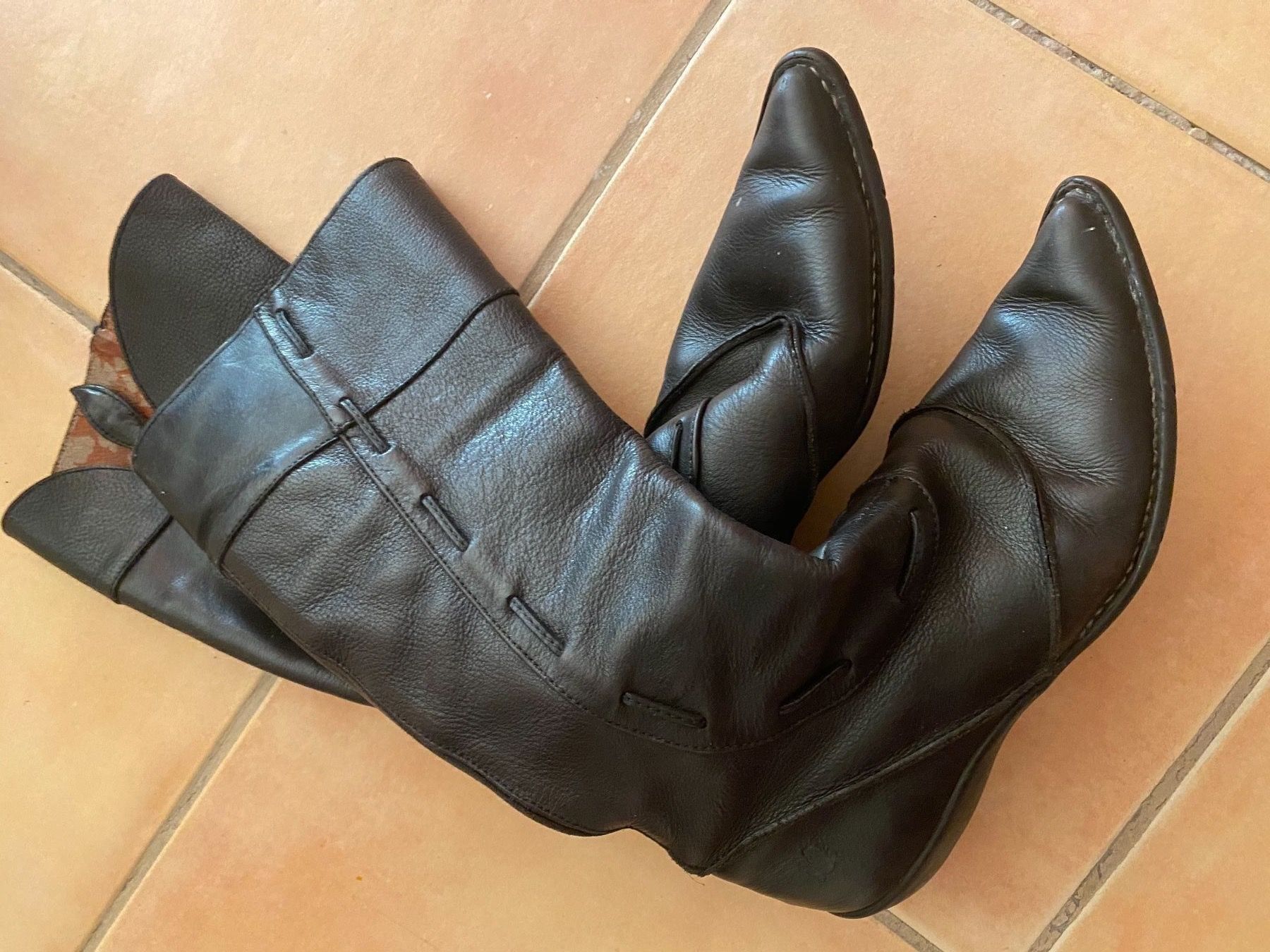 El Naturalista Damenschuhe: El naturalista bottes cuir noir – Gebraucht aus Poliez-le-Grand von Fofanou17 1
